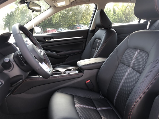 Vehicle image 11 of 19