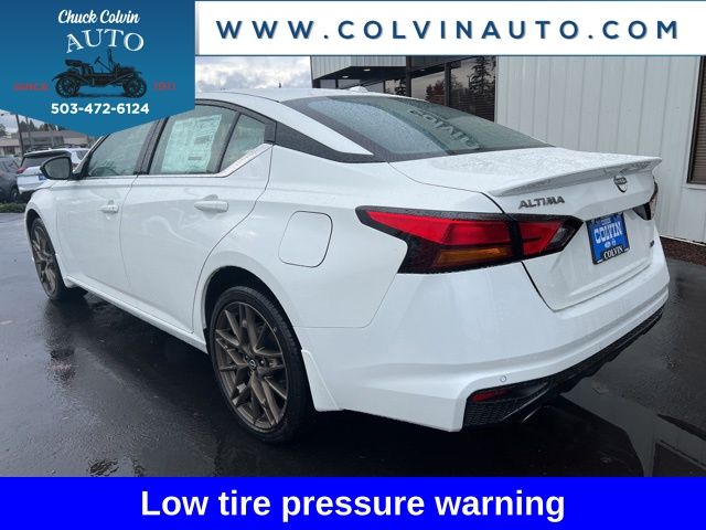 2025 Nissan Altima SR Image 10 of 28