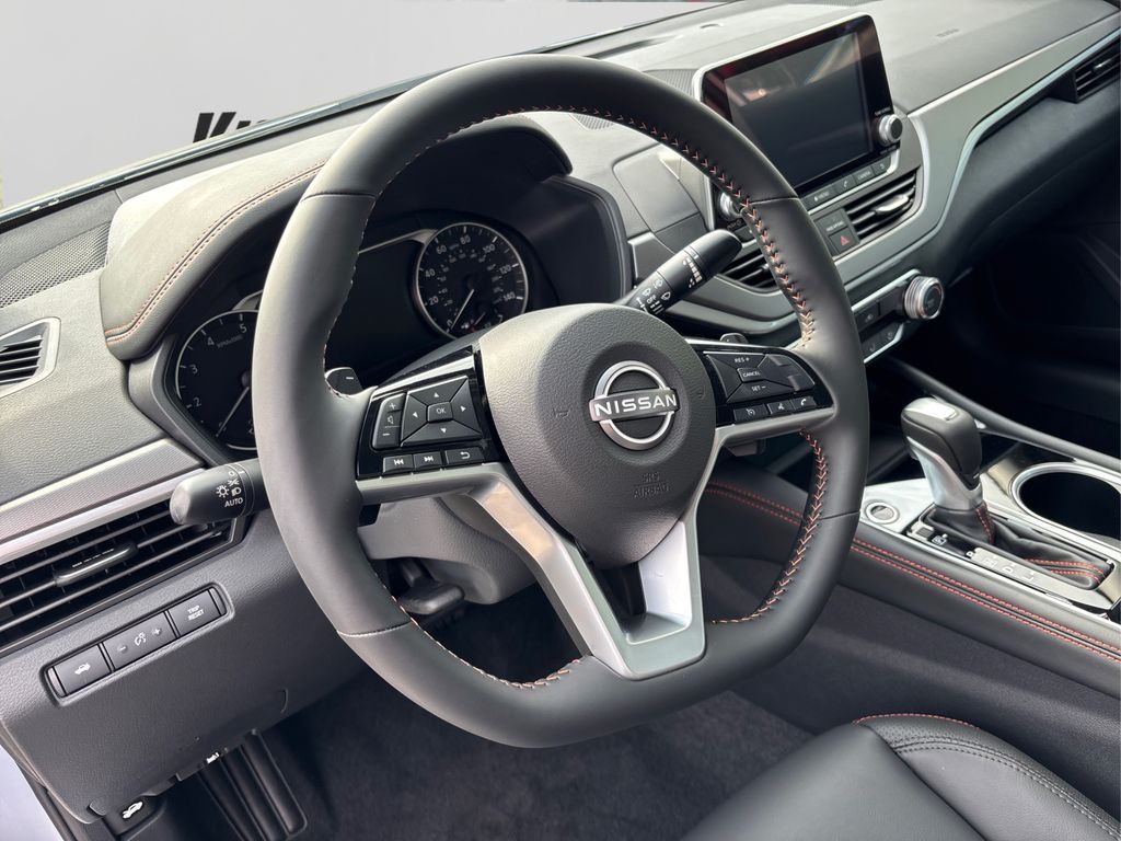 Vehicle image 23 of 44