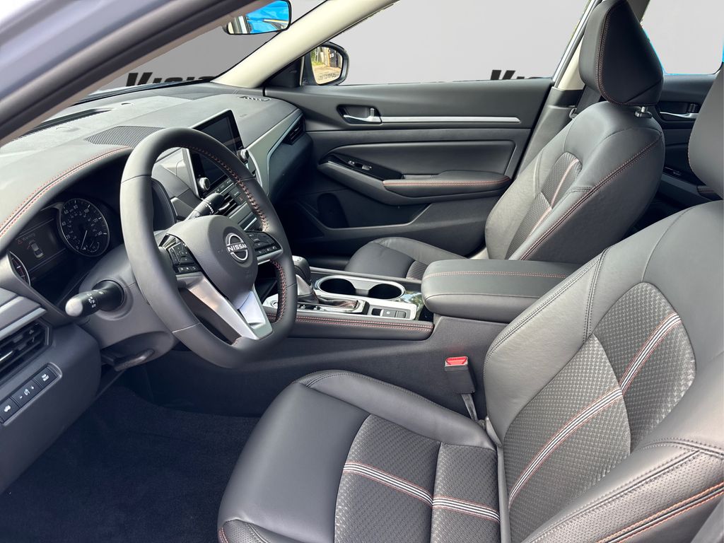 Vehicle image 9 of 44