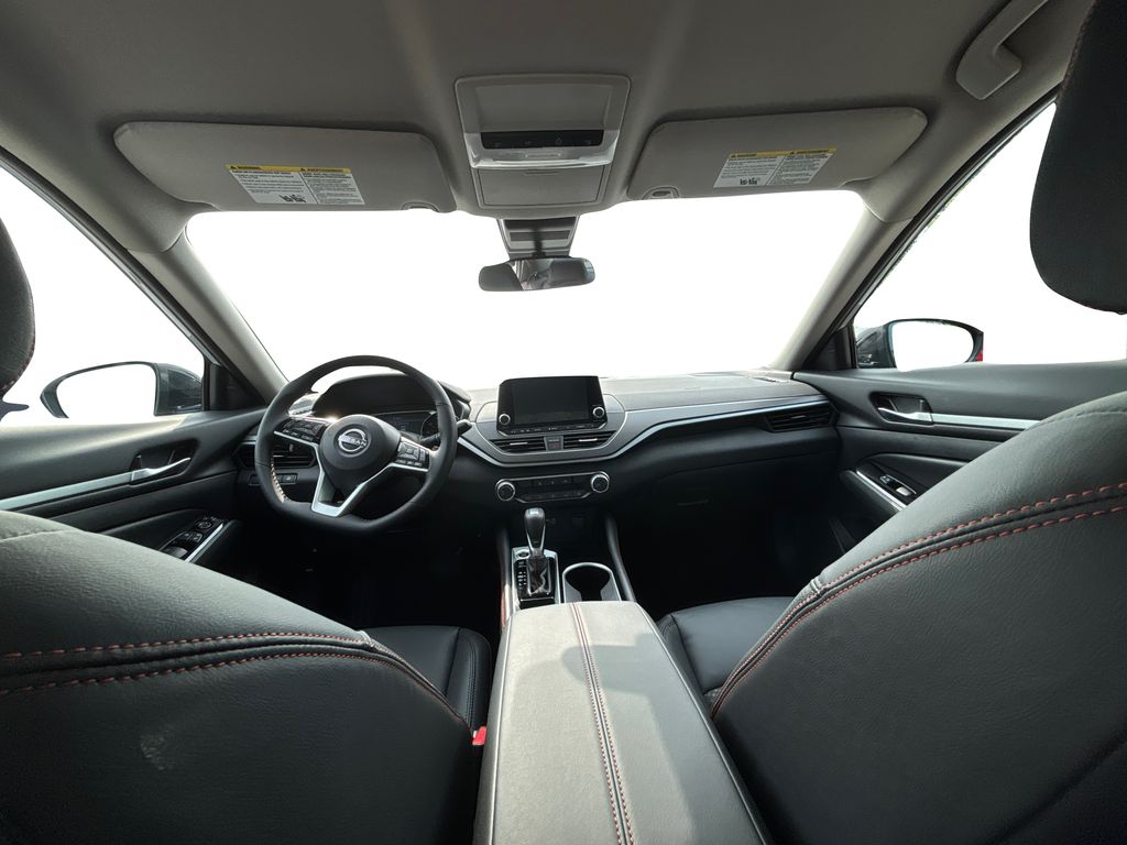 Vehicle image 17 of 44