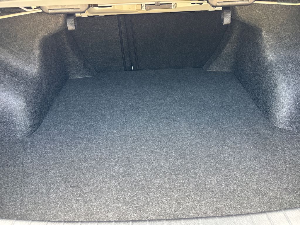 Vehicle image 11 of 44