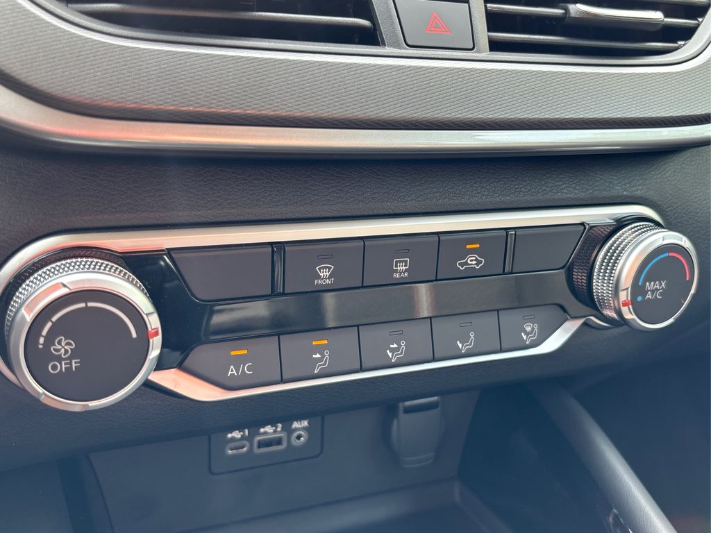 Vehicle image 28 of 44