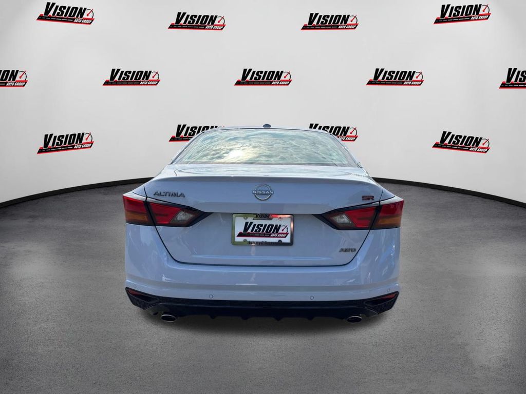 Vehicle image 6 of 44