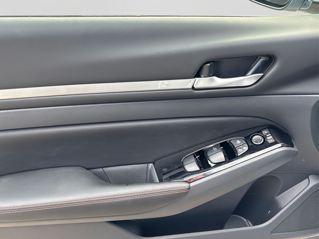 Vehicle image 22 of 44