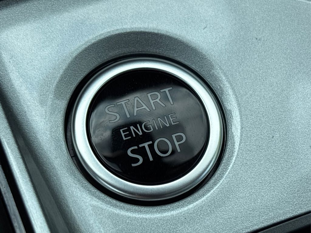 Vehicle image 29 of 44