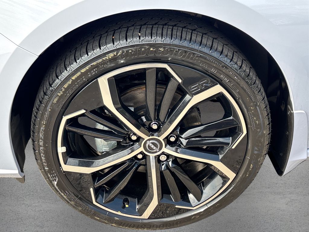 Vehicle image 12 of 44