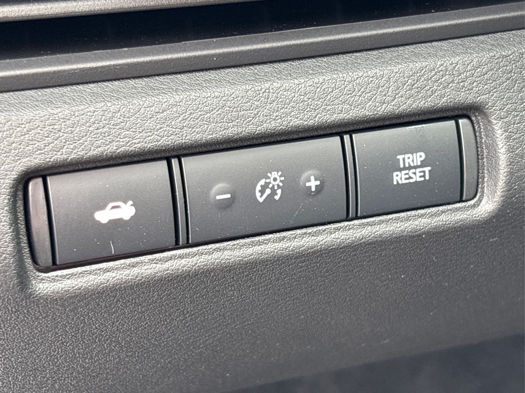 Vehicle image 33 of 44