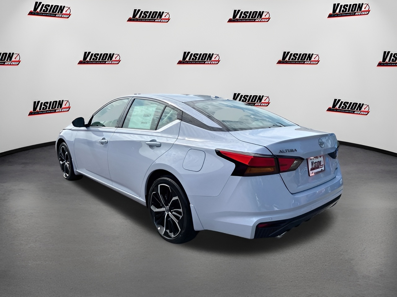 Vehicle image 43 of 44