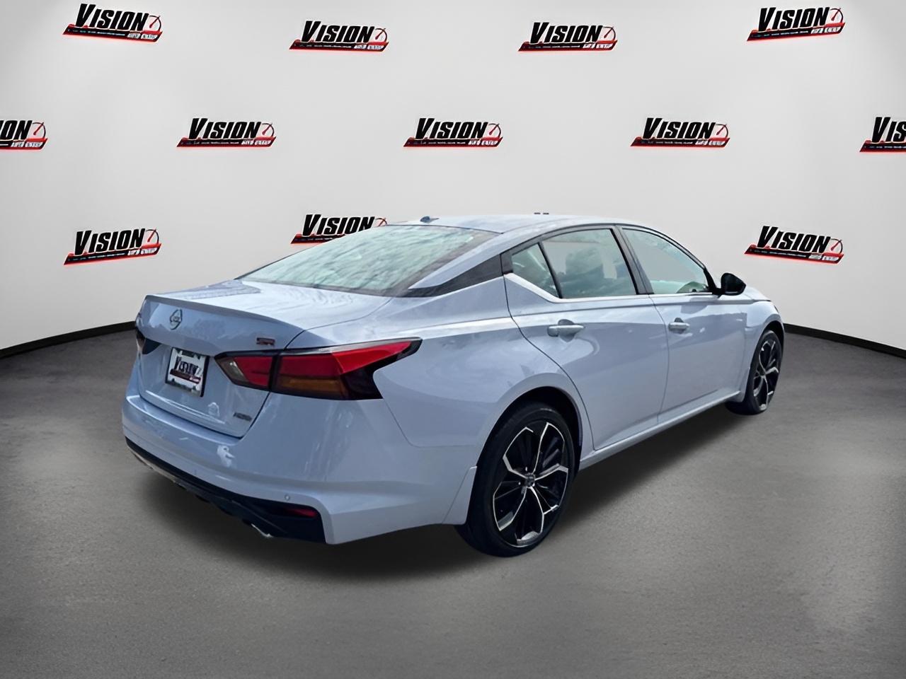 Vehicle image 41 of 44
