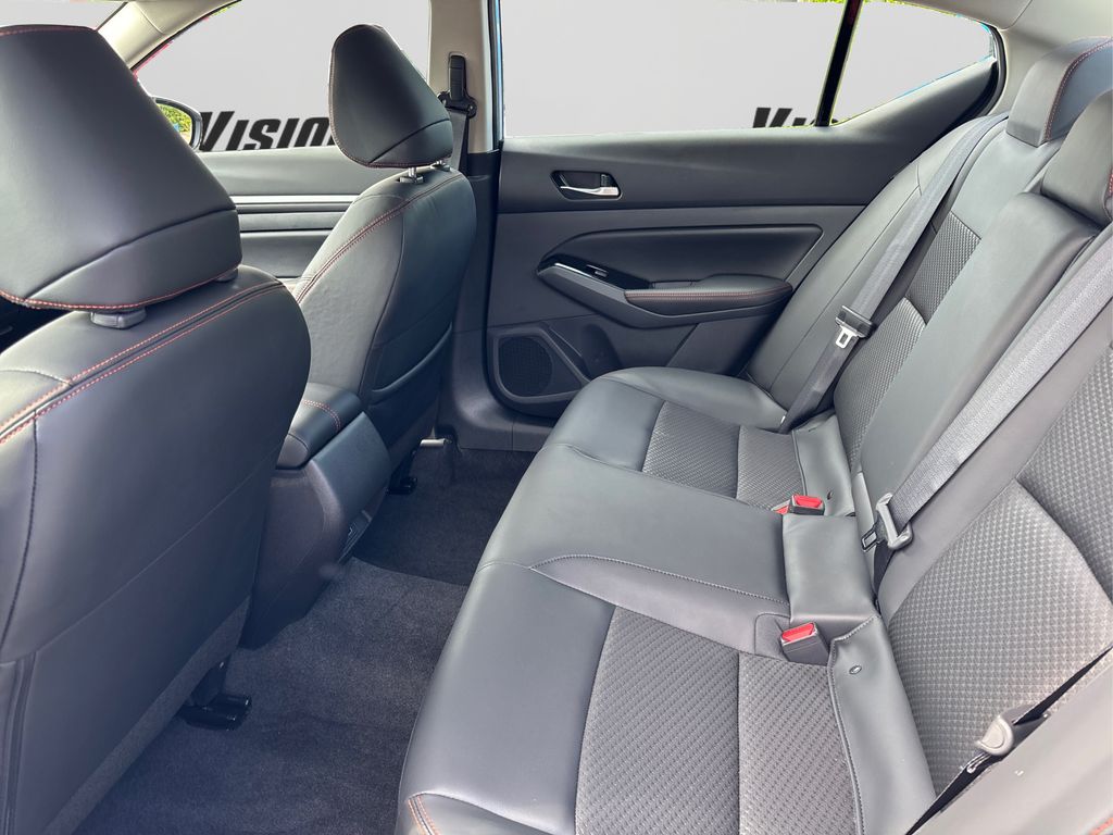 Vehicle image 10 of 44