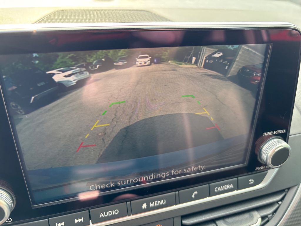 Vehicle image 27 of 44