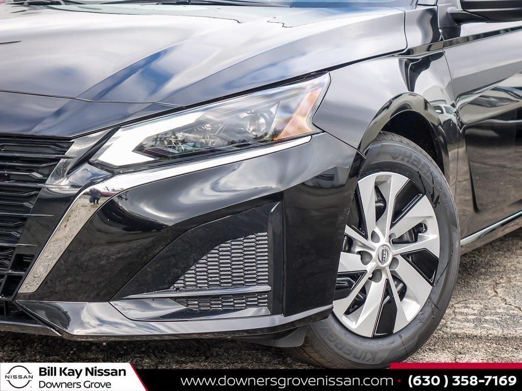 Vehicle image 7 of 19