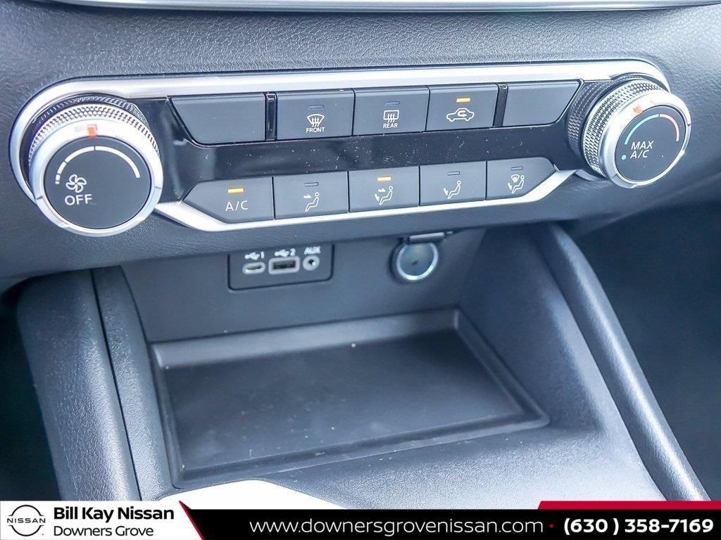 Vehicle image 23 of 25