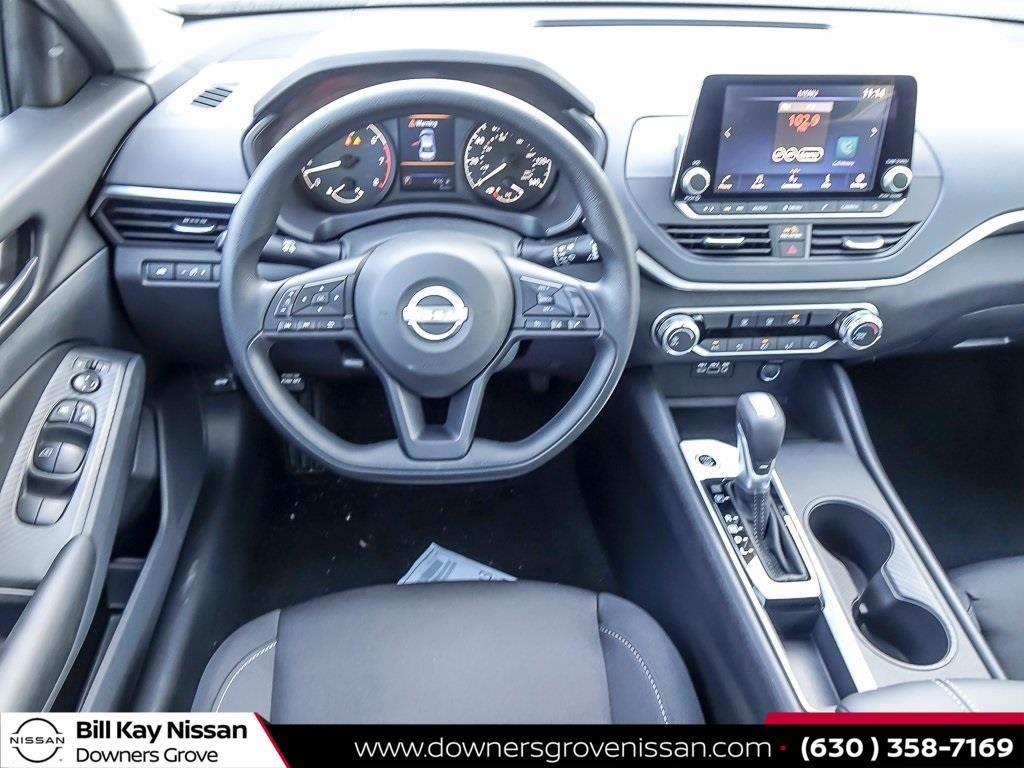 Vehicle image 16 of 25