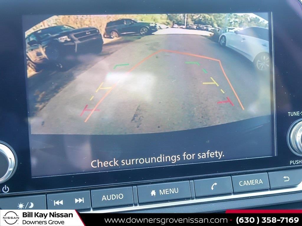 Vehicle image 21 of 25