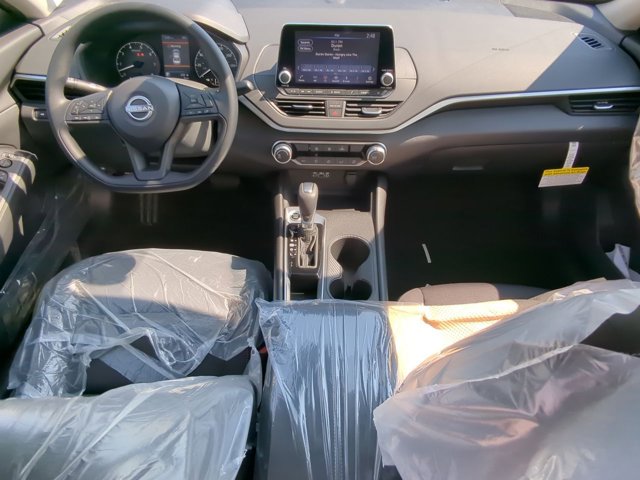Vehicle image 11 of 14