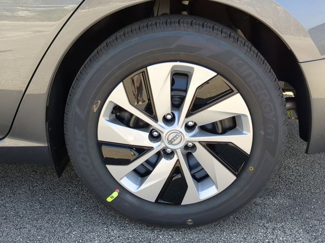 Vehicle image 13 of 14