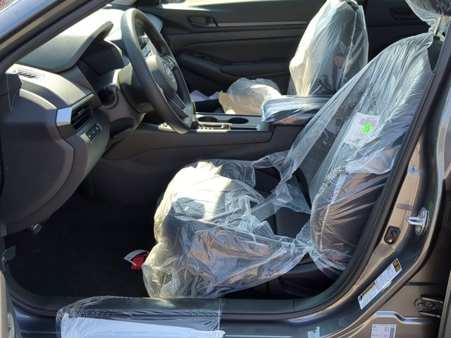 Vehicle image 5 of 14