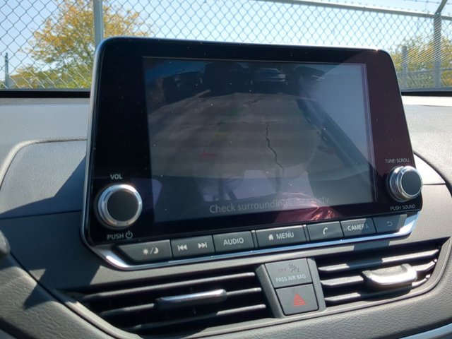 Vehicle image 9 of 14