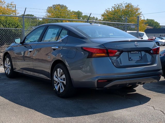 Vehicle image 3 of 14