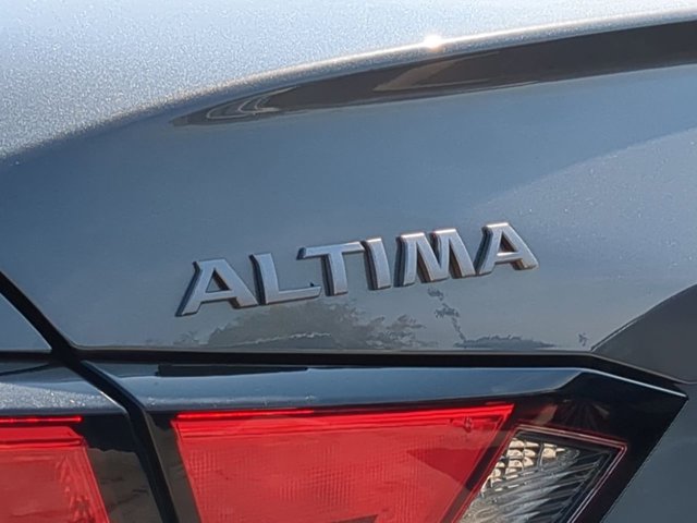 Vehicle image 12 of 14