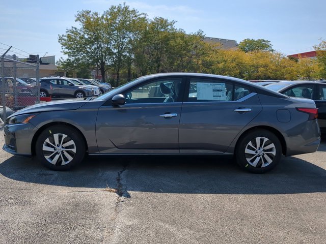 Vehicle image 4 of 14