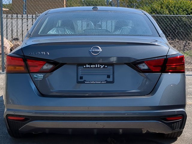 Vehicle image 2 of 14