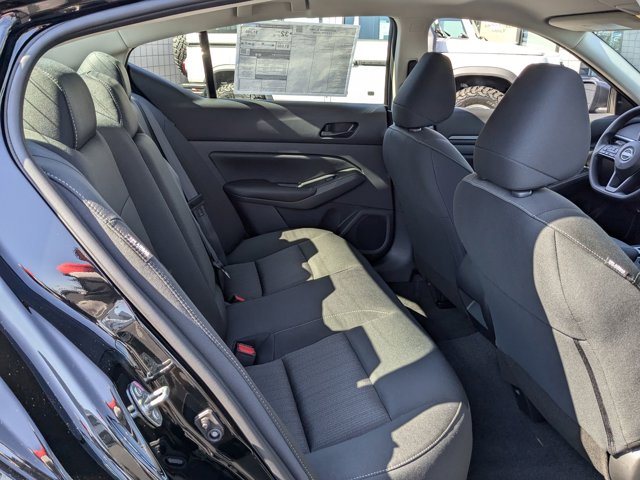 Vehicle image 19 of 22