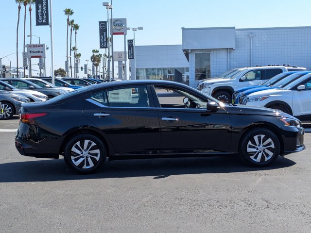 Vehicle image 4 of 22