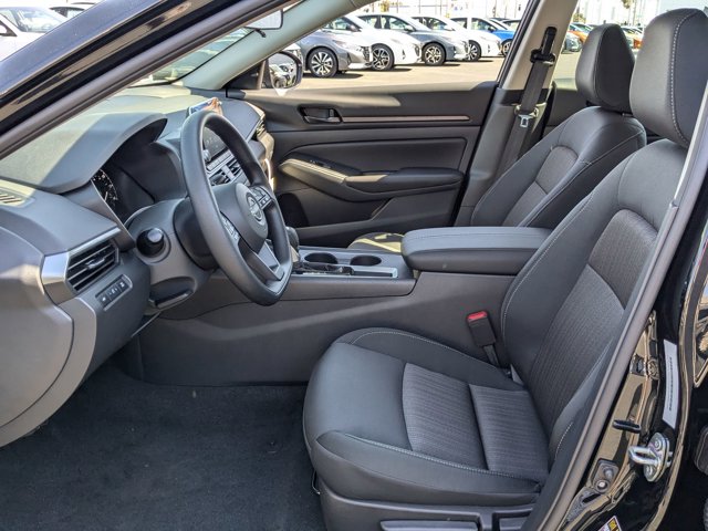 Vehicle image 10 of 22