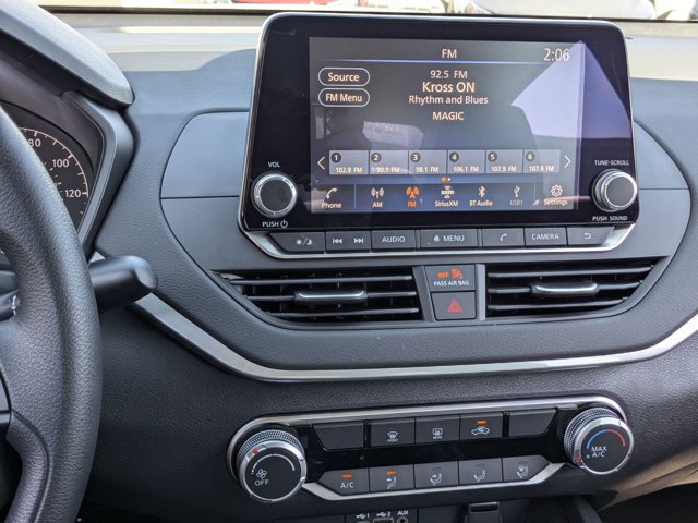 Vehicle image 13 of 22