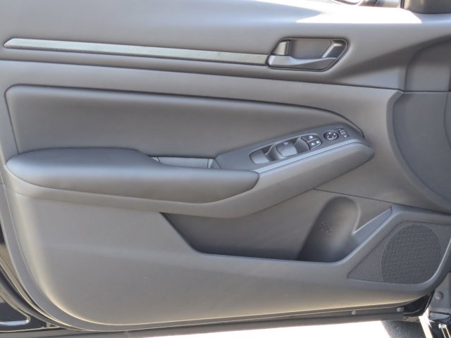 Vehicle image 9 of 22