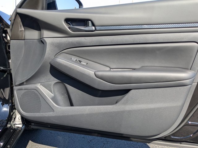 Vehicle image 20 of 22