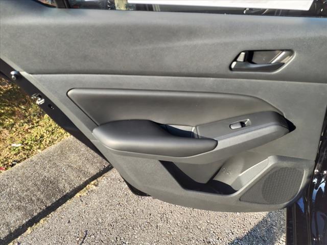 Vehicle image 8 of 14