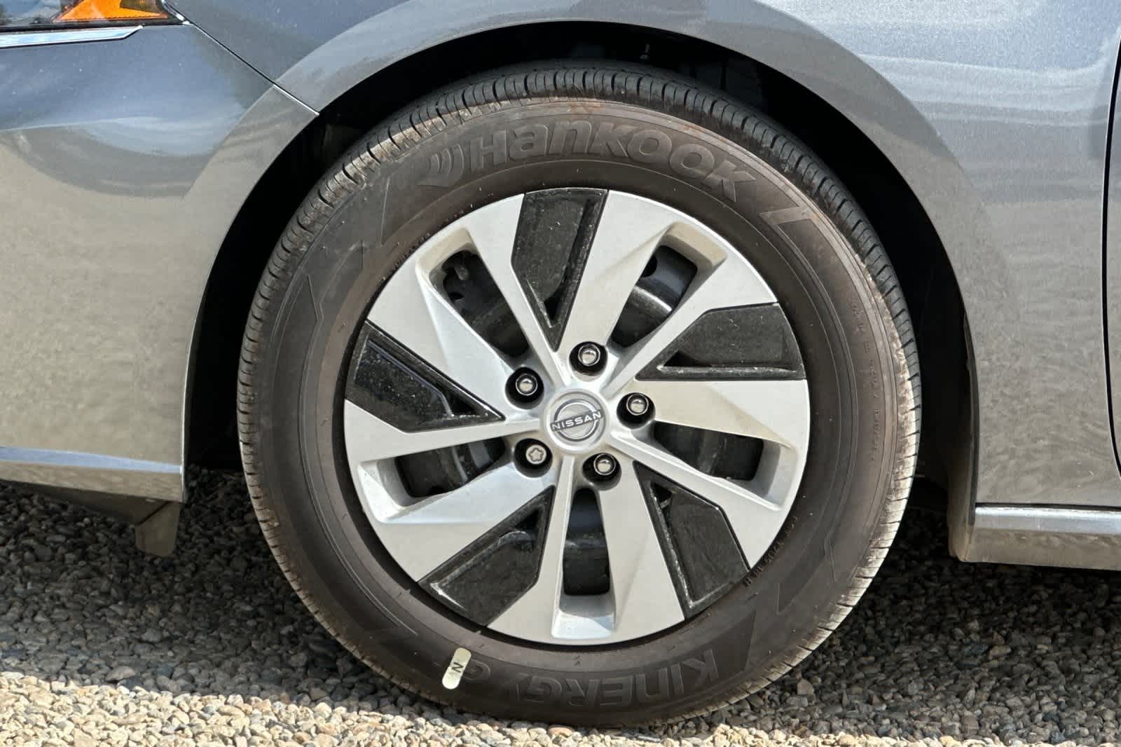 2025 Nissan Altima S Image 10 of 43