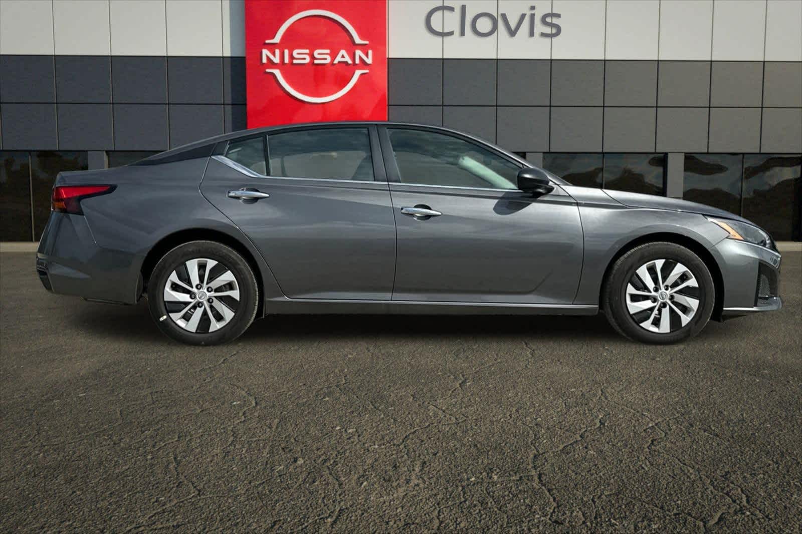 2025 Nissan Altima S Image 4 of 43