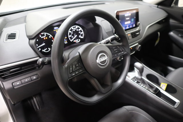 Vehicle image 11 of 27