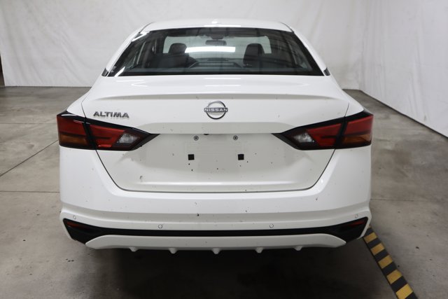 Vehicle image 4 of 27
