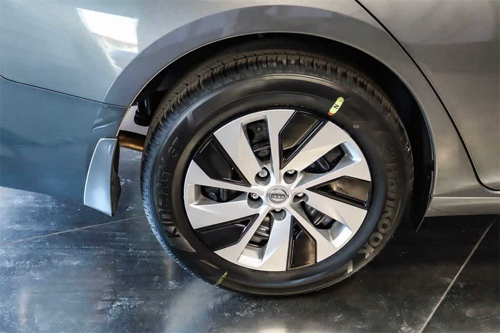 2025 Nissan Altima S Image 9 of 39