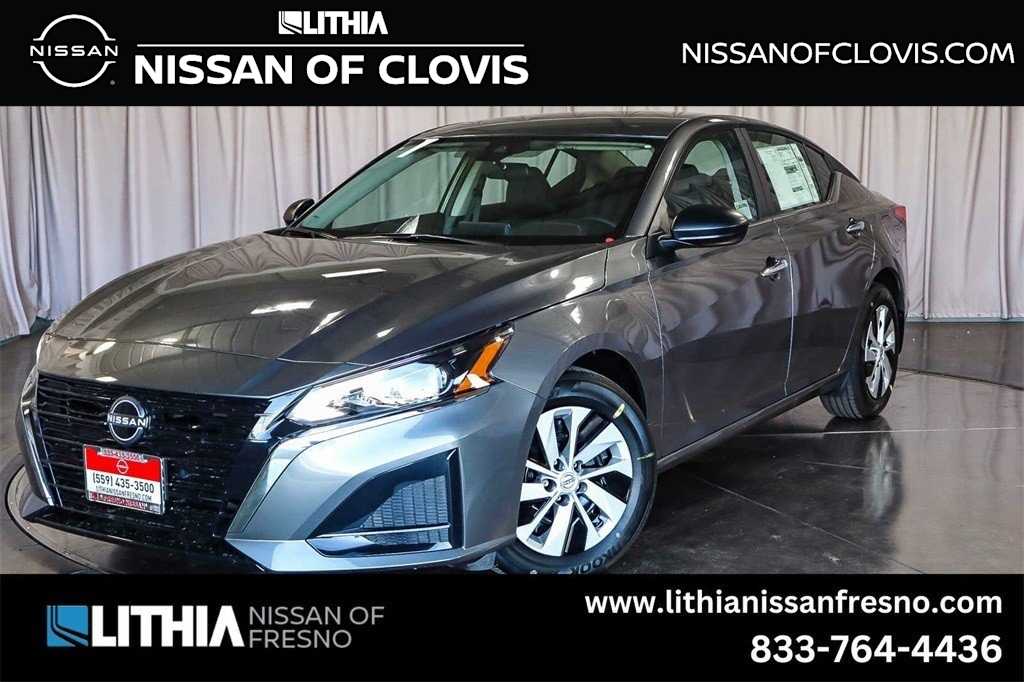 2025 Nissan Altima S Image 2 of 39