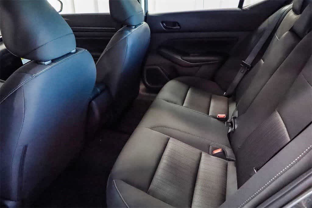 2025 Nissan Altima S Image 12 of 39