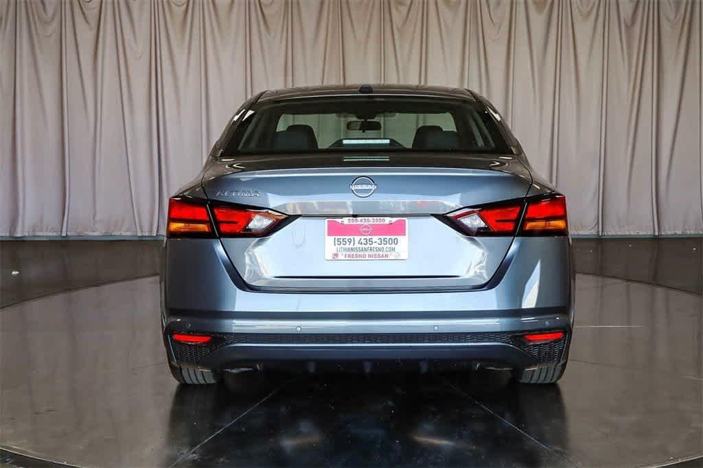 2025 Nissan Altima S Image 4 of 39