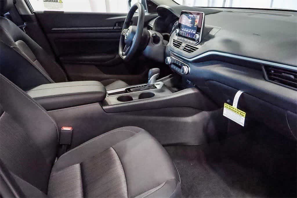 2025 Nissan Altima S Image 27 of 39