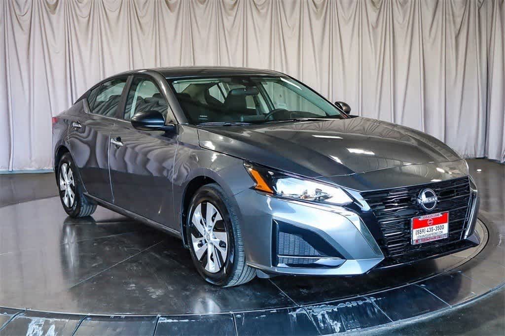 2025 Nissan Altima S Image 1 of 39