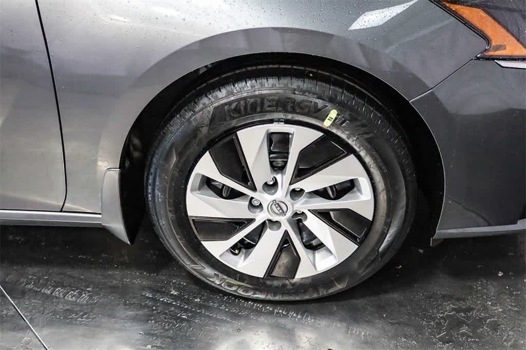 2025 Nissan Altima S Image 9 of 40