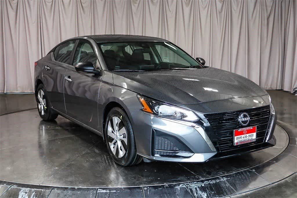 2025 Nissan Altima S Image 1 of 40