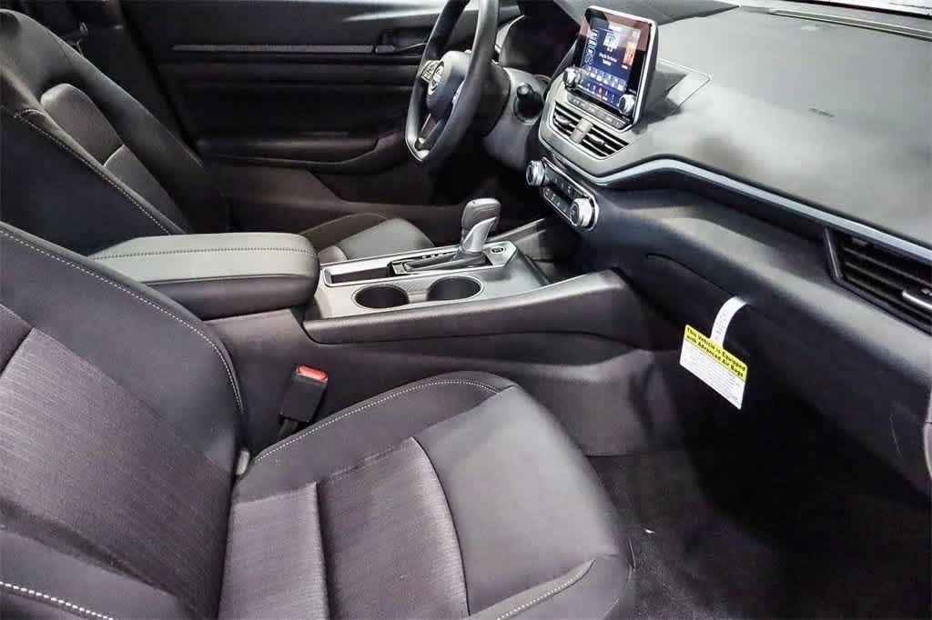 2025 Nissan Altima S Image 15 of 40