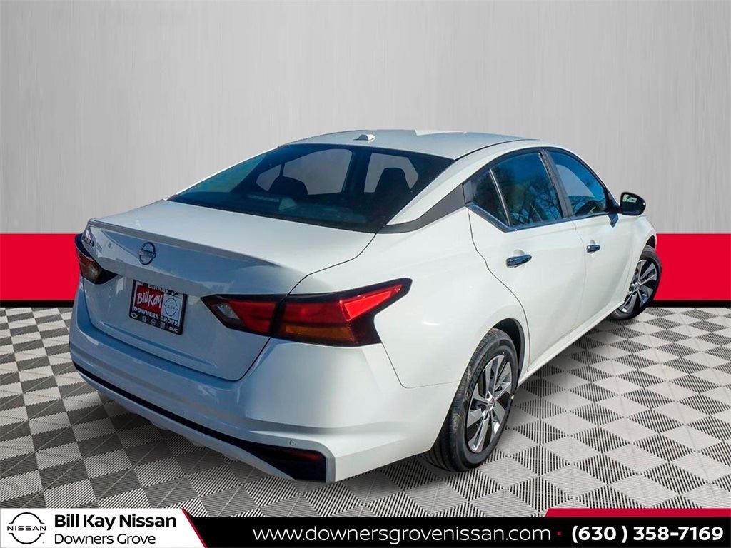 Vehicle image 4 of 24