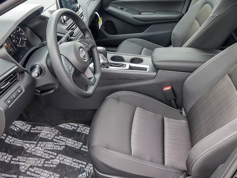 Vehicle image 13 of 24